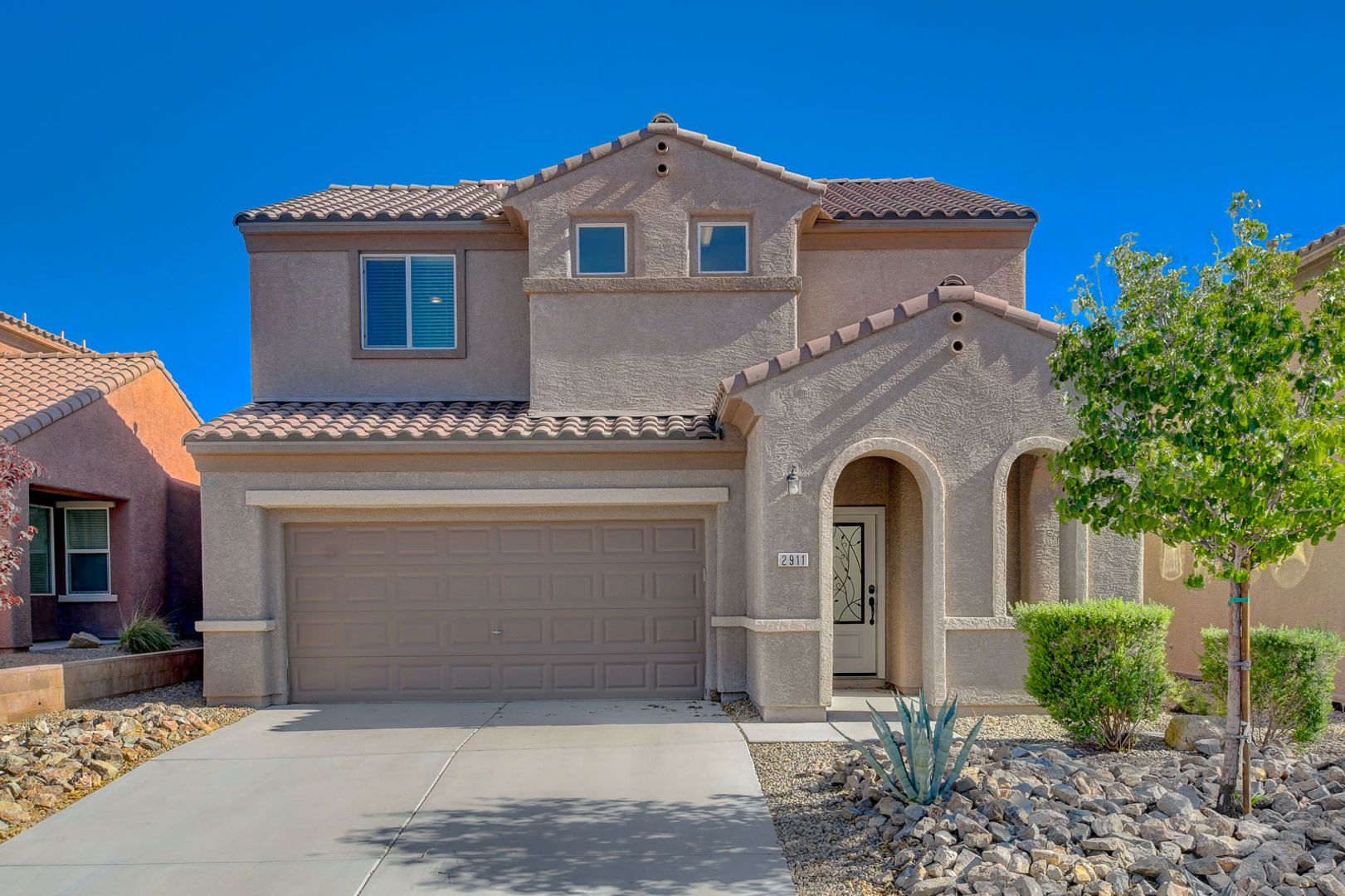 Henderson House: 2911 Ardoch