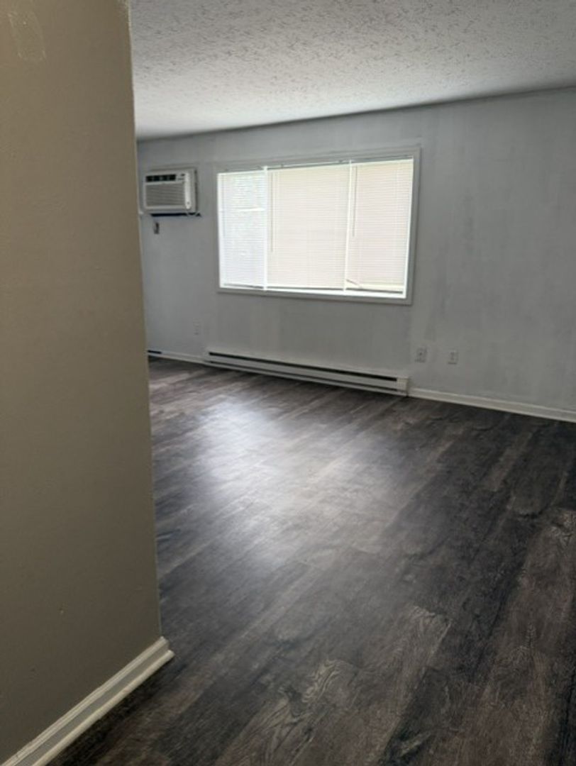 Lorain Apartment: Graystone