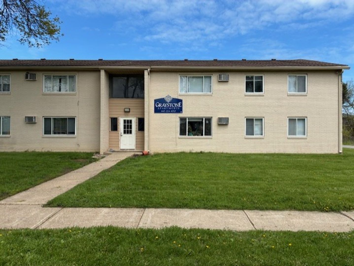 Lorain Apartment: Graystone