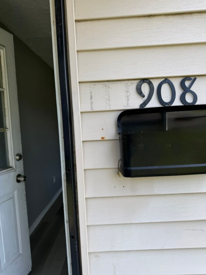 Lorain Apartment: 908 N Central Dr