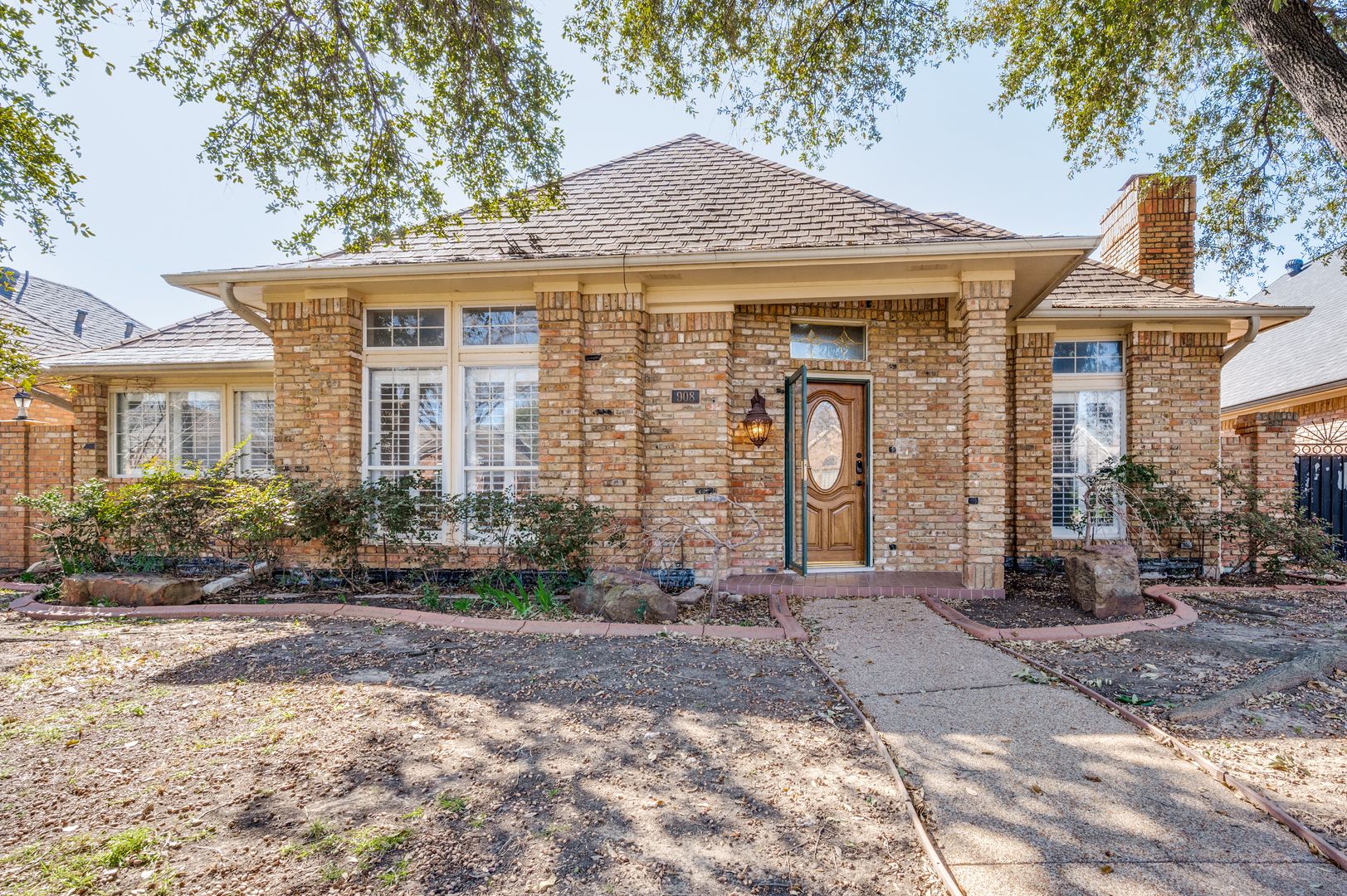 Irving House: 908 McCoy Drive