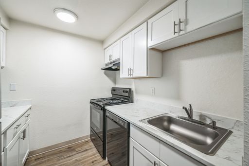 1 Bed / 1 Bath Apartment With A Patio/Deck – photo 1