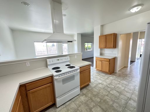 2 bedroom 1.5 bath ground level detached apartment on the west side! – photo 1