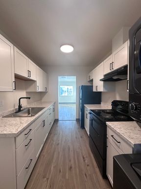 FULLY REMODELED 2 BEDROOM 1 BATHROOM