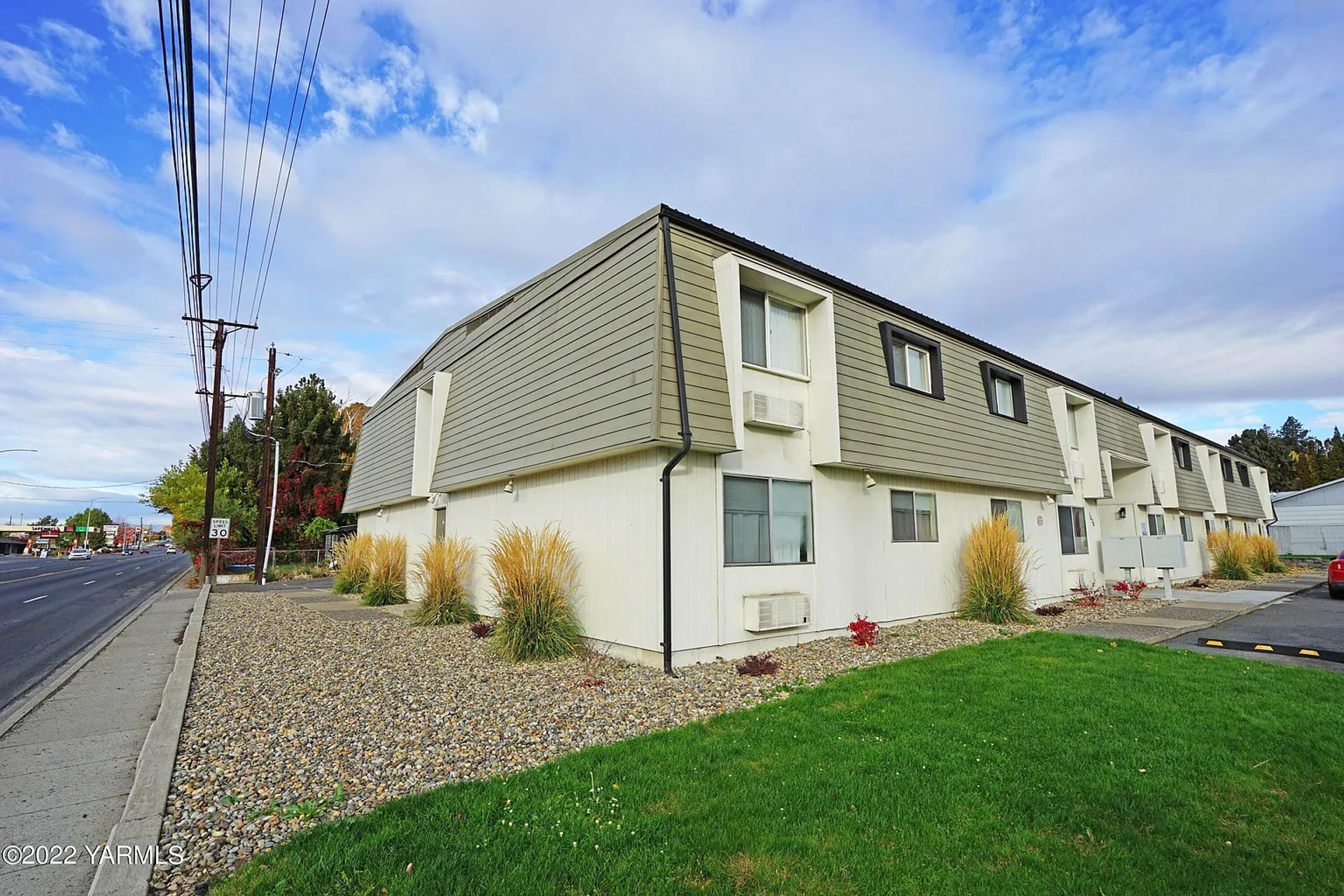 Yakima Apartment: 1020 S 20th Ave