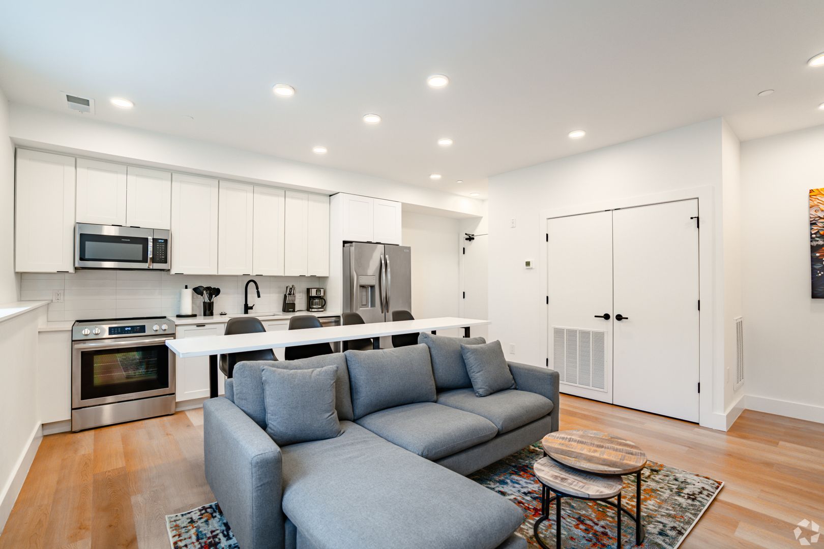 Washington Apartment: 1036 Newton St NE