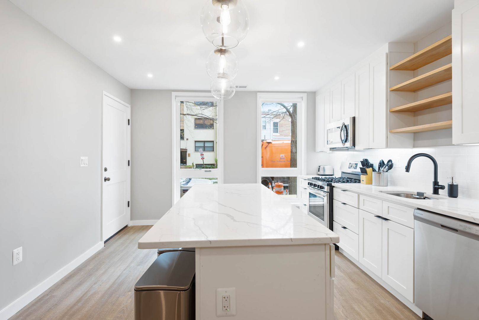 Washington Apartment: 910-912 Euclid ST NW