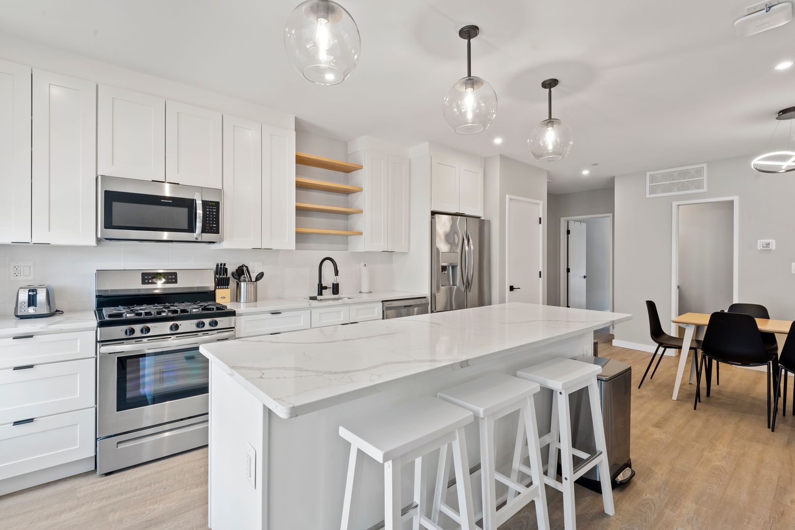 Washington Apartment: 910-912 Euclid ST NW