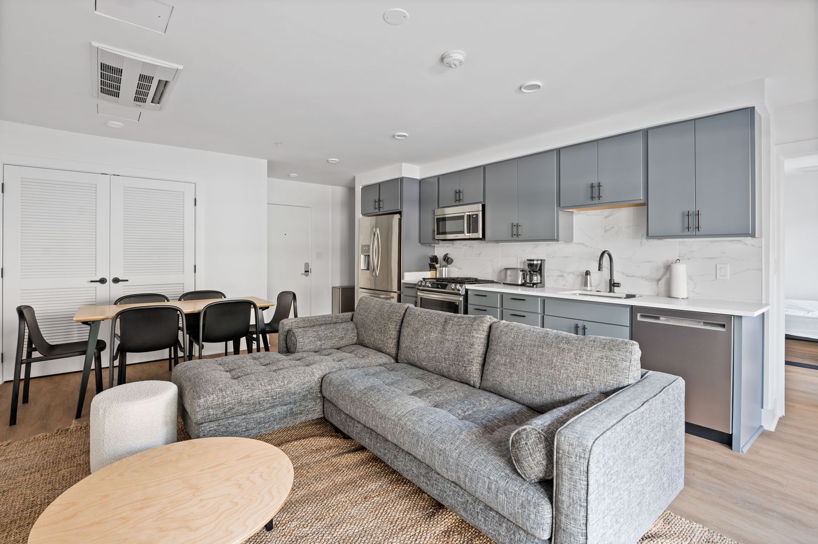 Washington Apartment: 1126 9th St NW