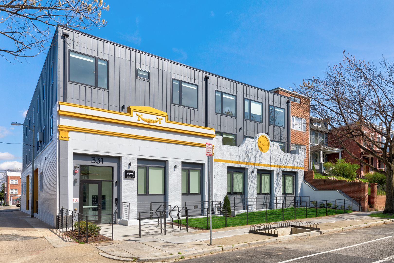 Washington Apartment: 331 15th St NE