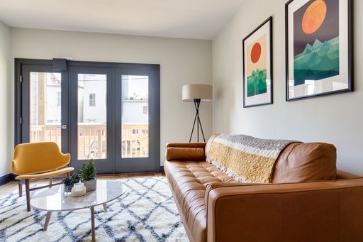 SHAW | Furnished | Utilities Included | Private Bath | 6-Bed Upper Level Balcony Suite – photo 1