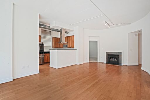 Luxury, 2 Bedroom Loft with Gym & Rooftop Deck - Parking and Storage INCLUDED! – photo 1