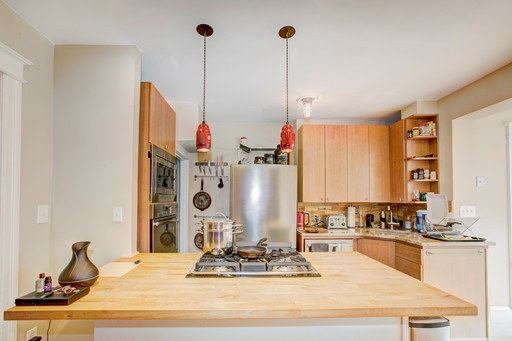 Modern Petworth Rowhome Perfect for Commuters! Off-street parking! – photo 1