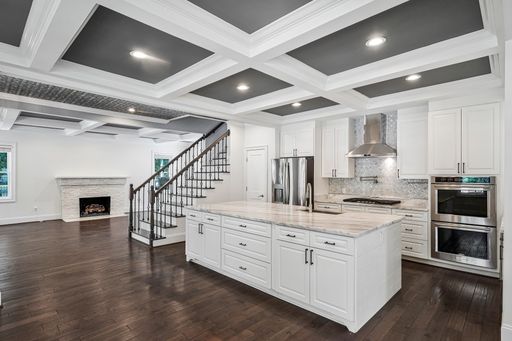 Refined 5BR Detached Home with Garage, With an extra Suite & Private Outdoor Space – photo 1