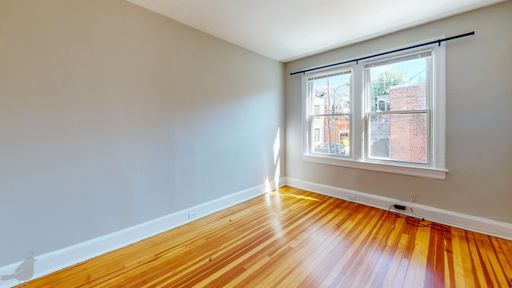 Wonderful West End Apartment! Parking Available! – photo 1