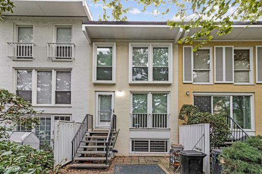 Spacious 3BR Southwest Waterfront Townhome with Assigned Parking | 3D Tour available – photo 1