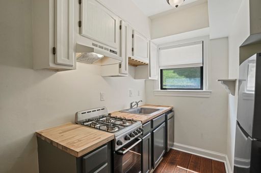 A Spacious Glover Park One-Bedroom with Room to Breathe – photo 1