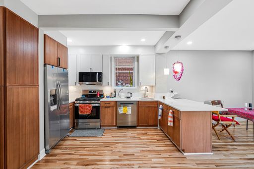 Spacious 5-Bedroom Home with Den and Balcony in Columbia Heights – photo 1