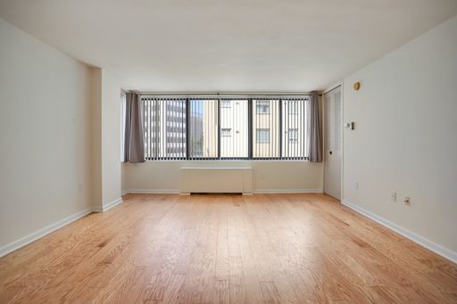 Fabulous Studio in Foggy Bottom ***PARKING and all utilities INCLUDED*** – photo 1