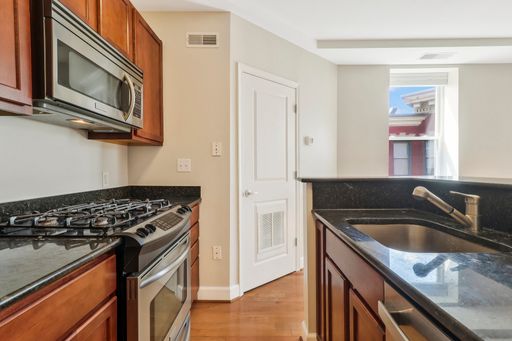 Bright Two-Bedroom on U Street w/ Courtyard! - Perfect Location – photo 1