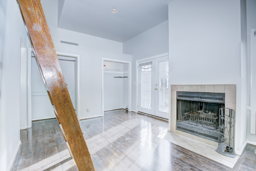 Lovely Lofted H Street Condo + Parking! – photo 1
