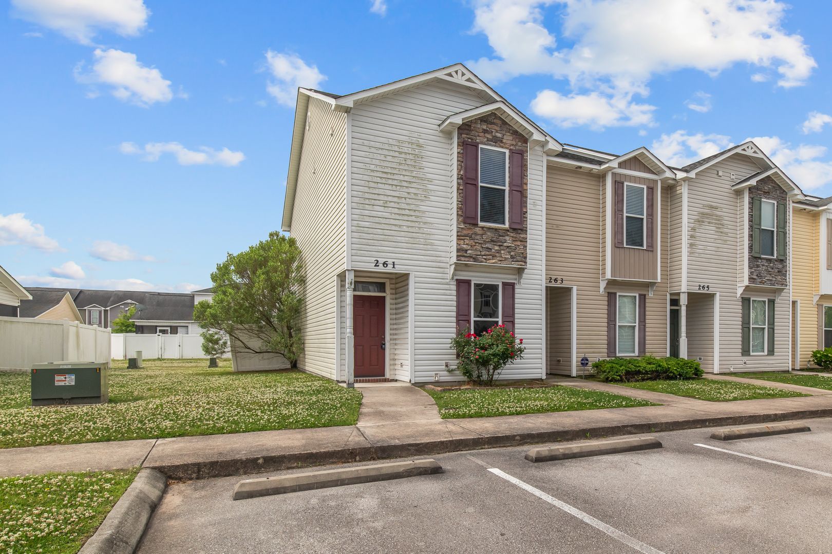 Jacksonville House: 261 Caldwell Loop