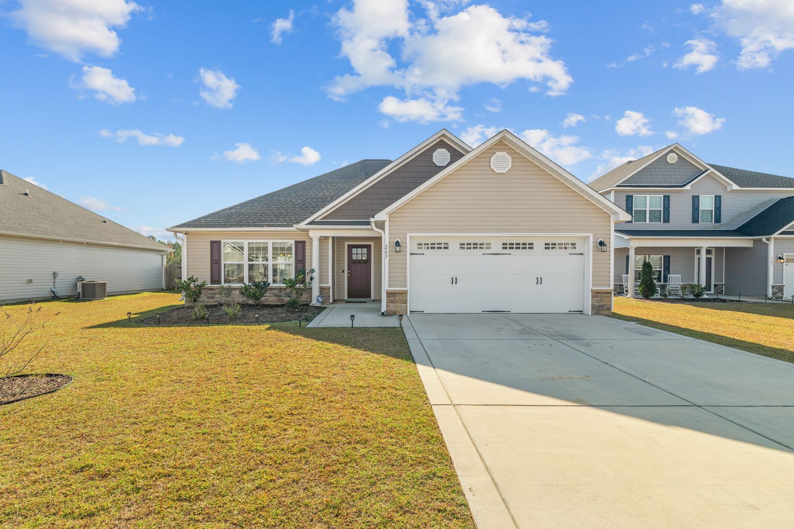 Jacksonville House: 207 Messenger Court