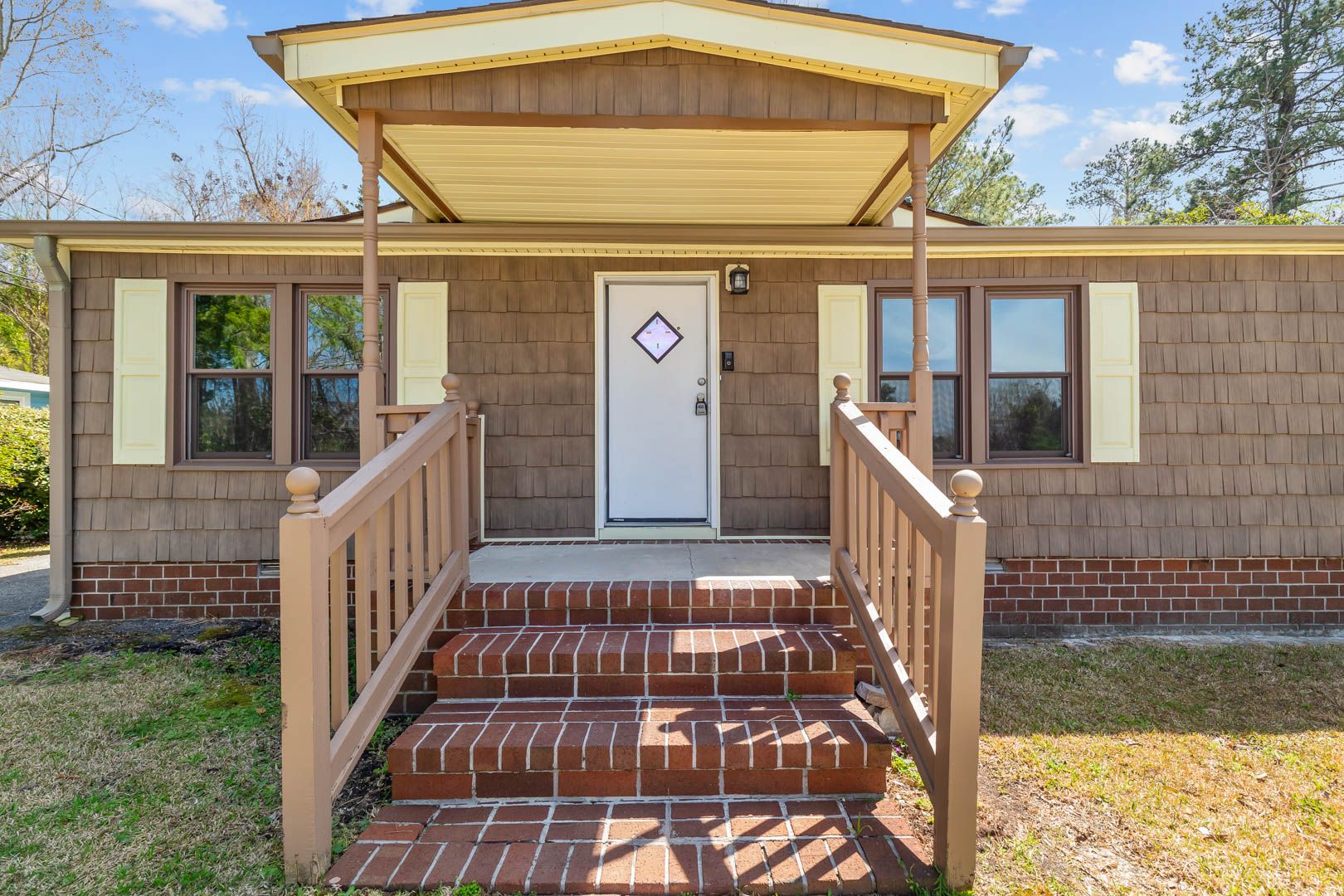 Jacksonville House: 100 Caviness Dr.