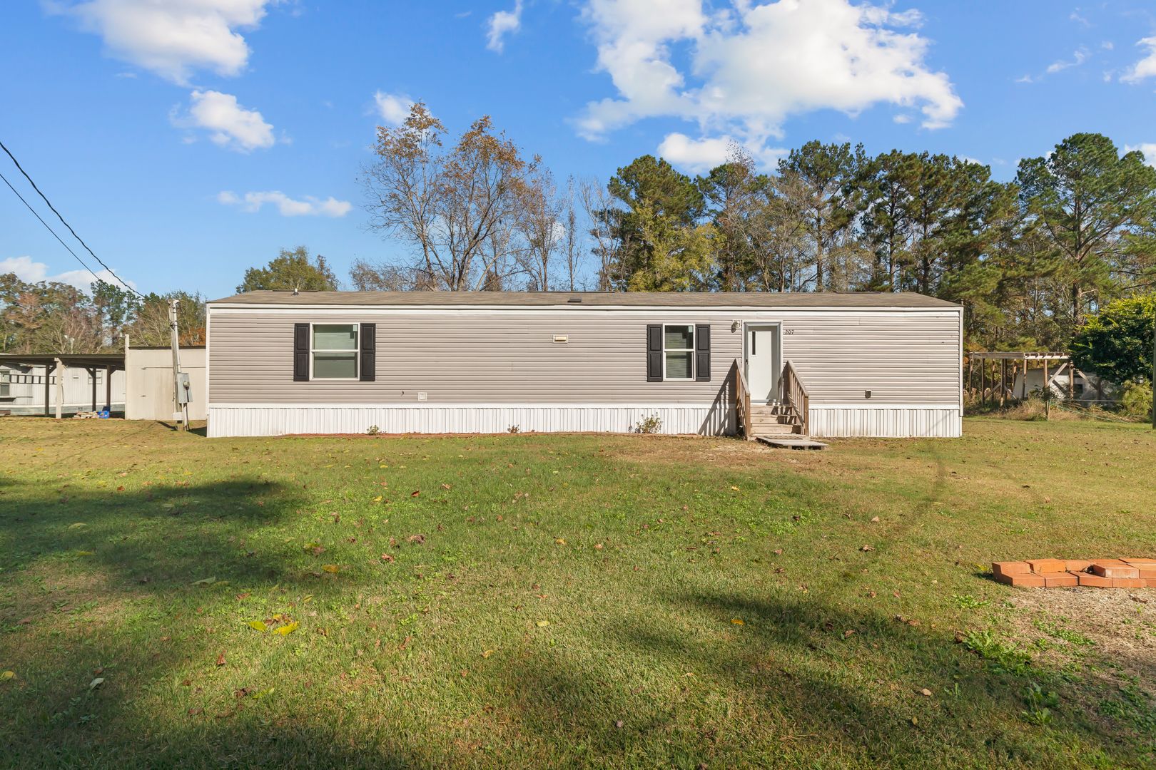 Jacksonville House: 207 Patrick Alan Lane