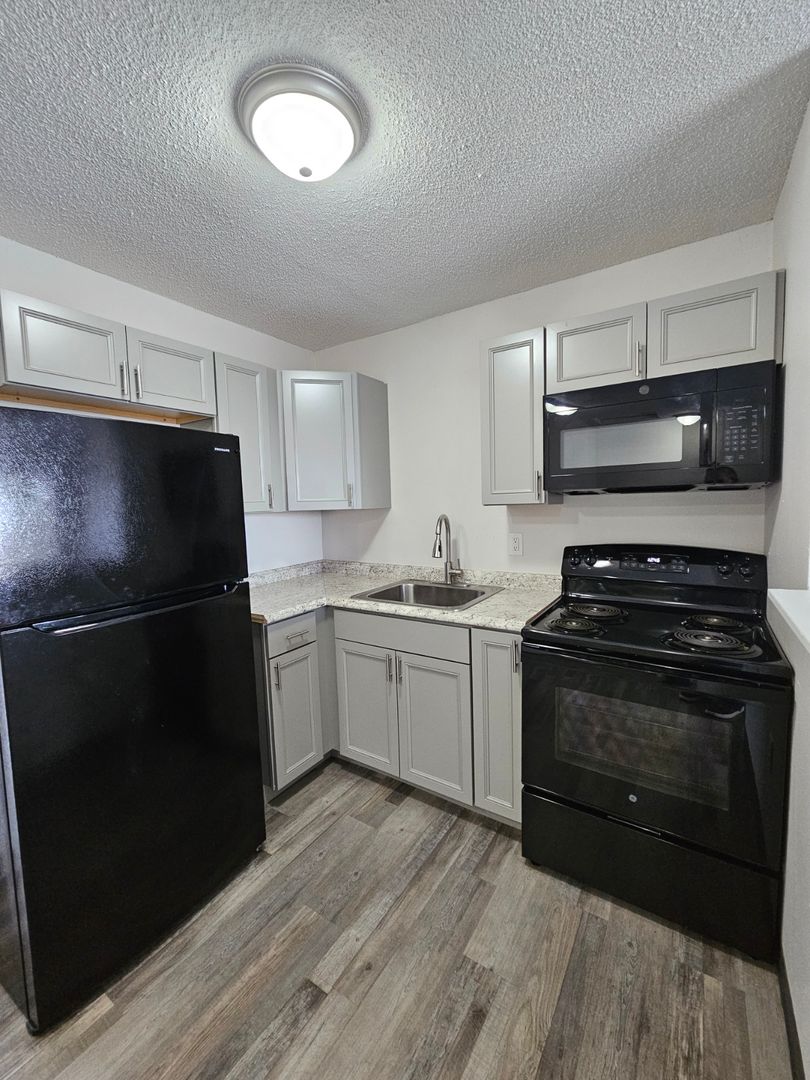 Cedar Rapids Apartment: 2155 Westdale Dr SW