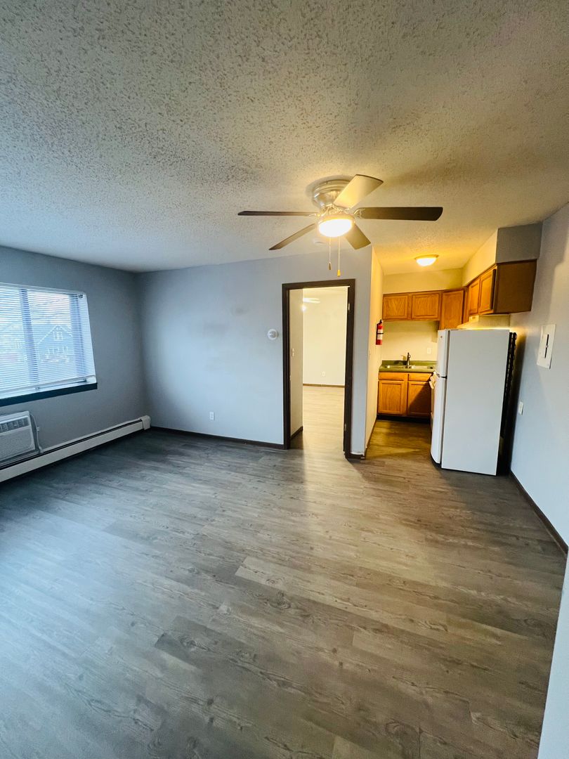 Cedar Rapids Apartment: 640 16th Ave SW