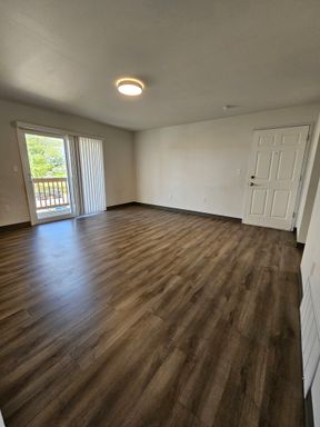 Fully Remodeled 2 bed/1.5 bath apartment on the SW side of Cedar Rapids! – photo 1