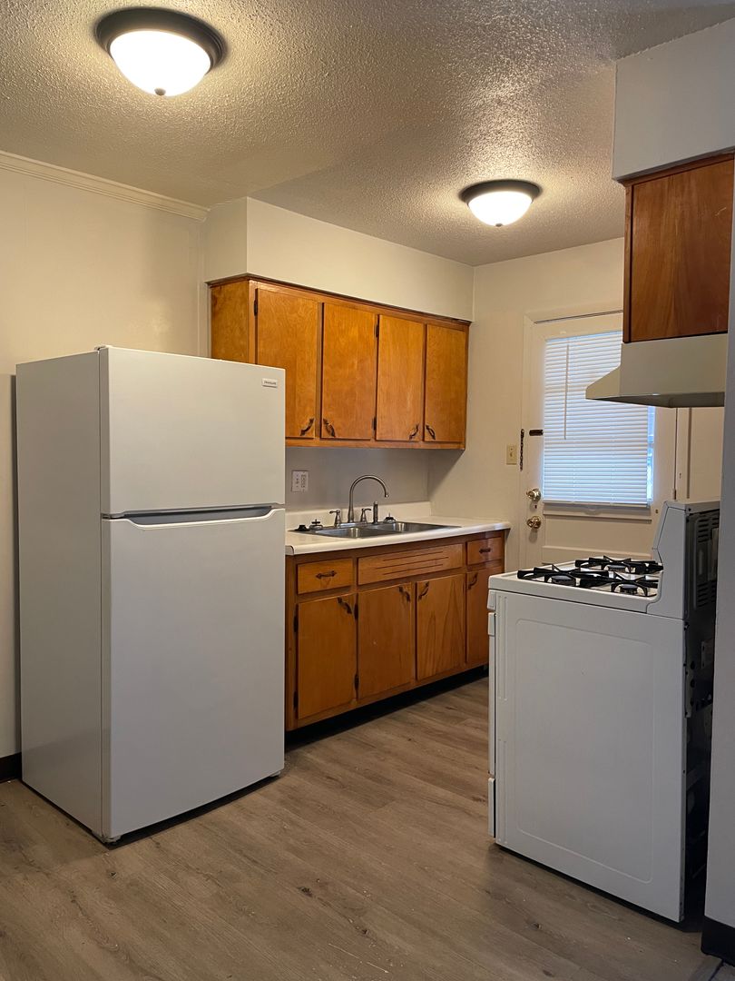 Coralville Apartment: 2551 Holiday Rd.