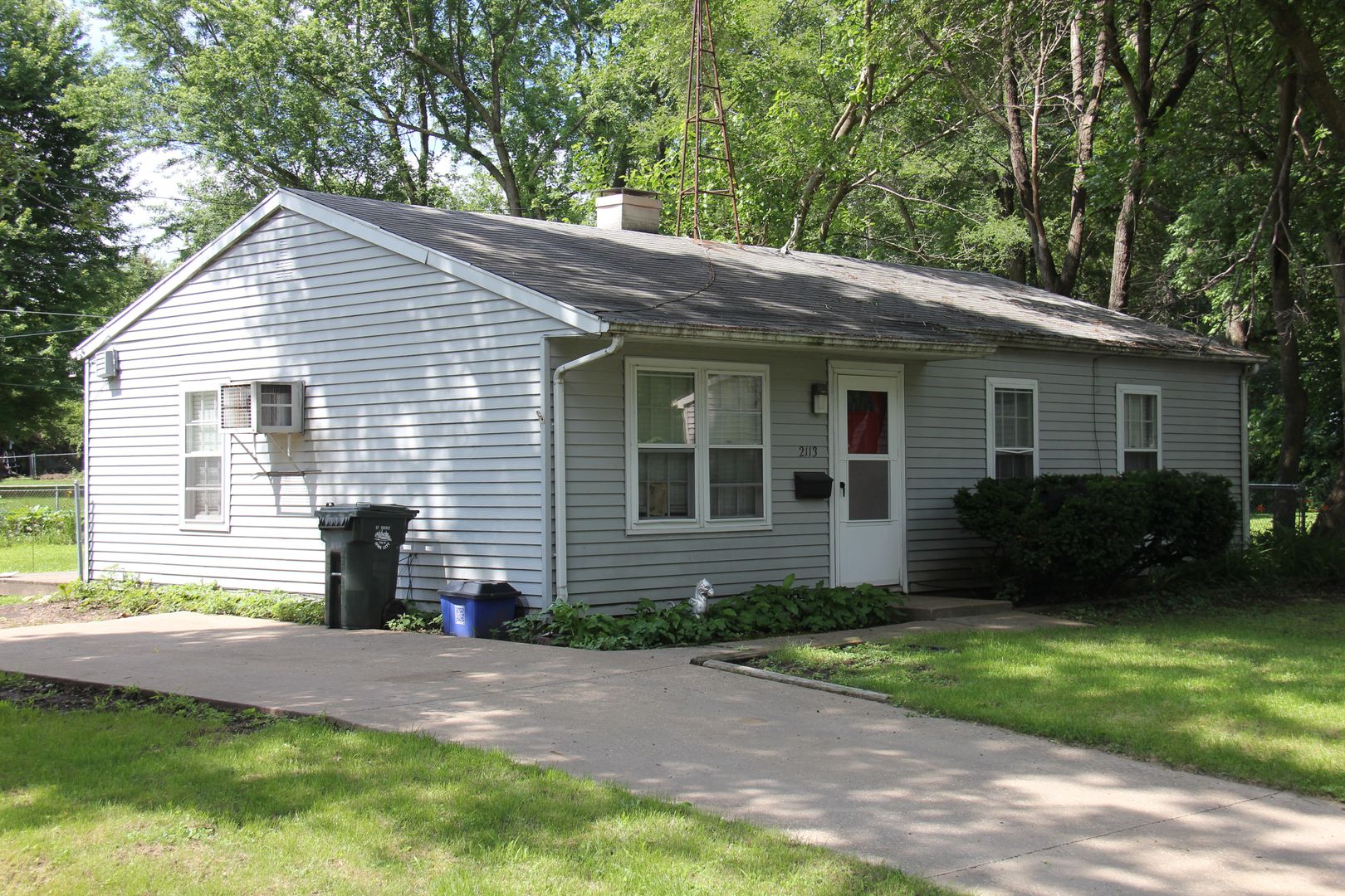 Iowa City House: 2113 Hollywood Blvd