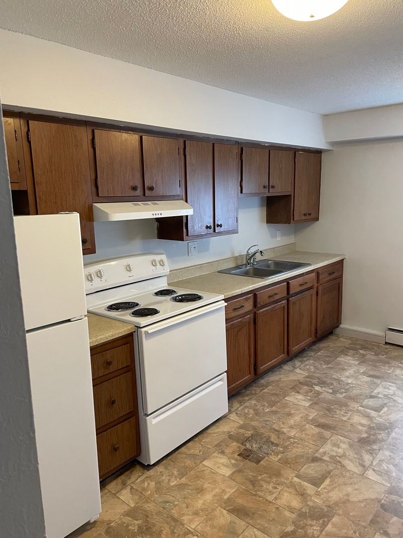 Cedar Rapids Apartment: 1601 30th St NW