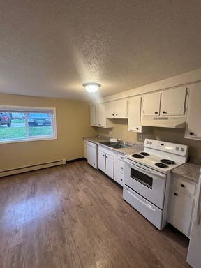 Beautiful 2 bedroom/1.5 bathroom in Cedar Rapids off O Ave! – photo 1