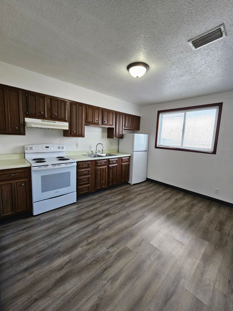 Cedar Rapids Apartment: 3430 12th Ave SW