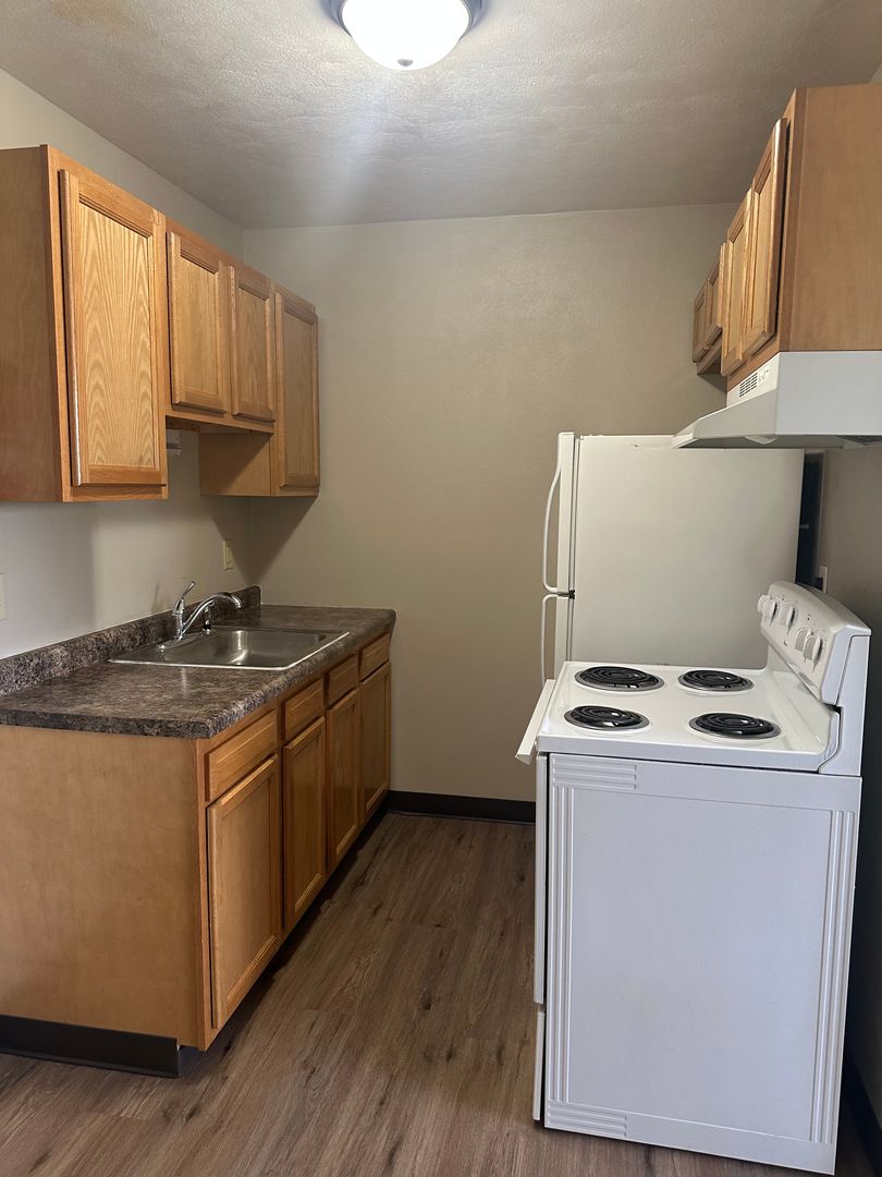 Marion Apartment: 1200 Meadowview Dr