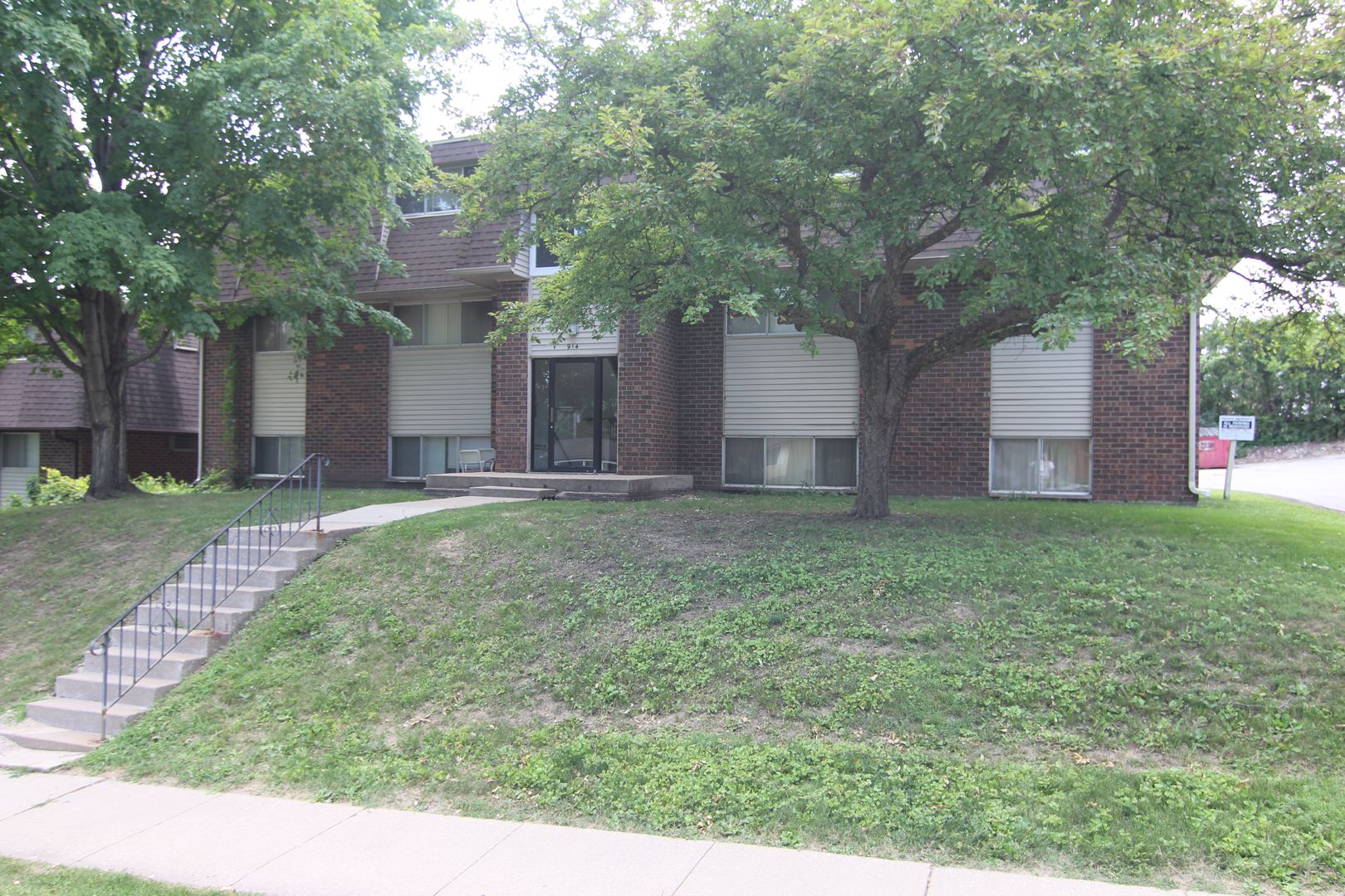 Coralville Apartment: 914 20th Ave Pl