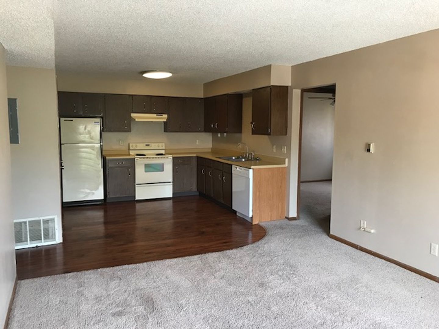 Coralville Apartment: 409 6th Ave.