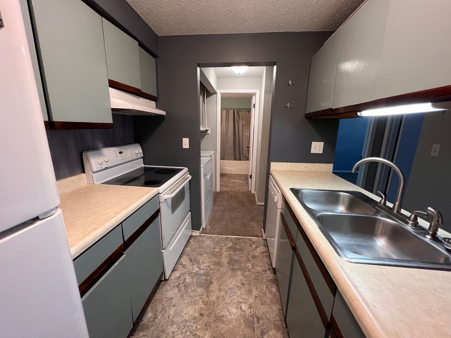 Iowa City Apartment: 902 Benton DR