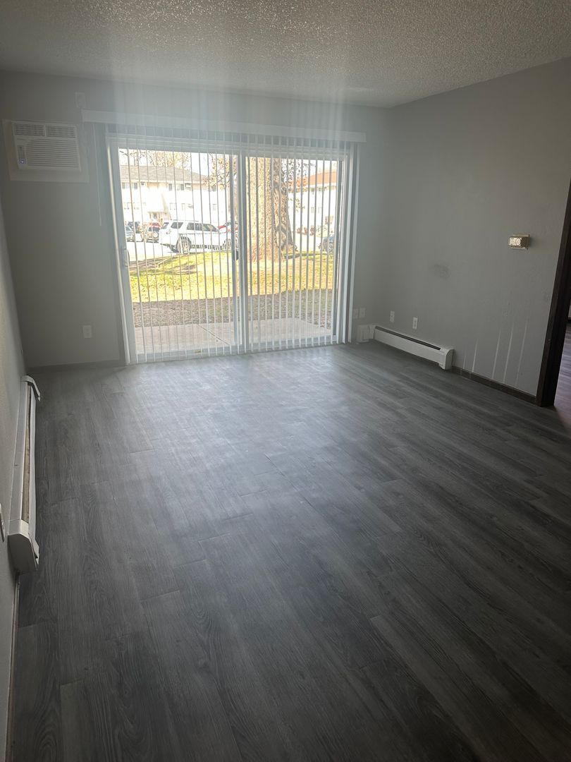 Hiawatha Apartment: 285 Robins Rd