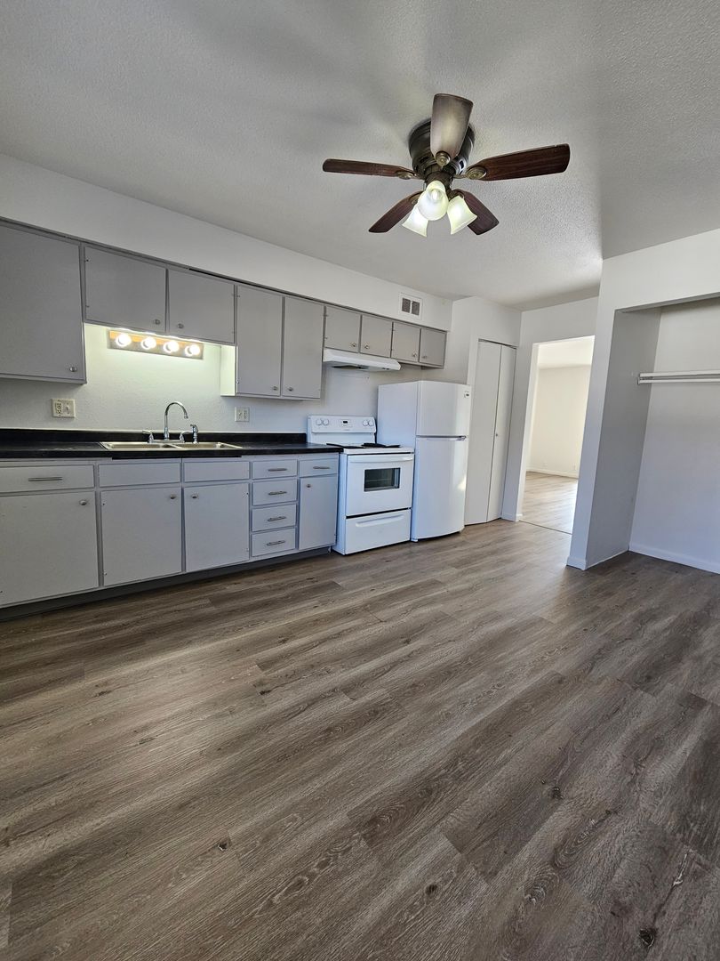 Cedar Rapids Apartment: 3635 12th Ave SW