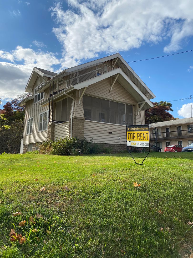 Iowa City Apartment: 125 River St