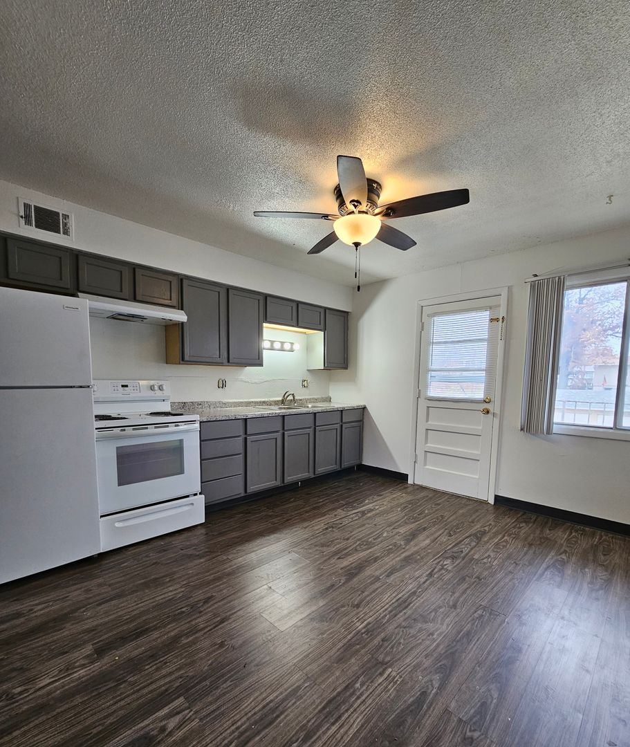 Cedar Rapids Apartment: 3635 12th Ave SW