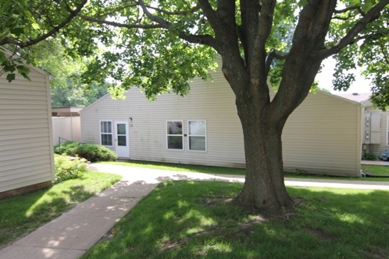 Iowa City House: 1220 Village Rd #7