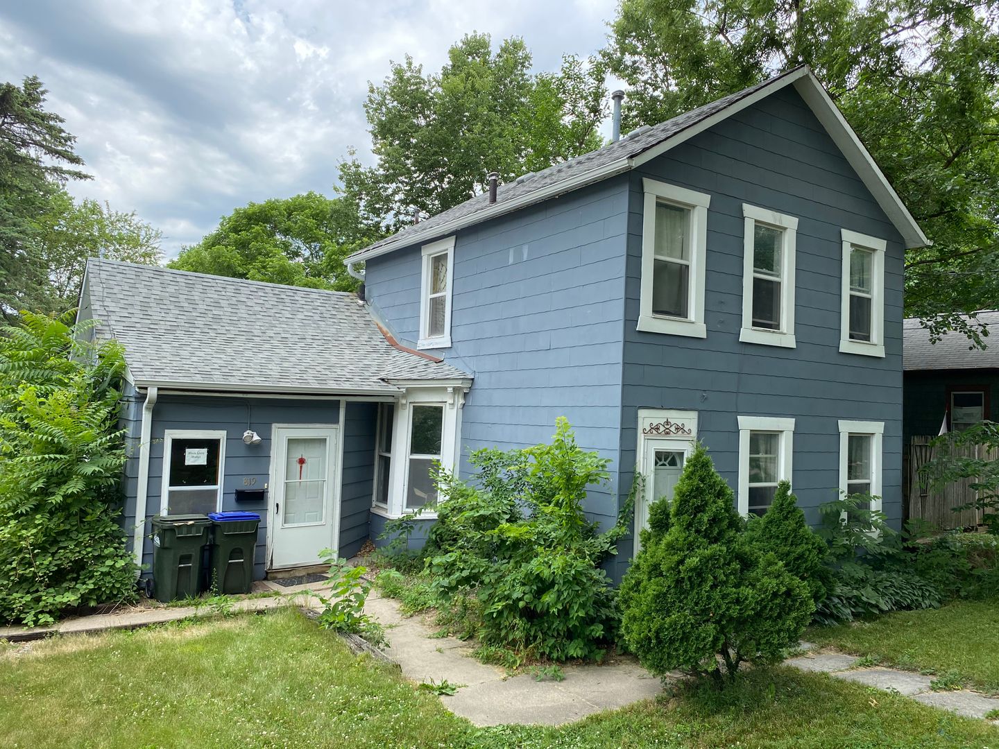 Iowa City House: 819 S Van Buren