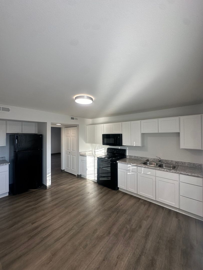 Cedar Rapids Apartment: 3635 12th Ave SW