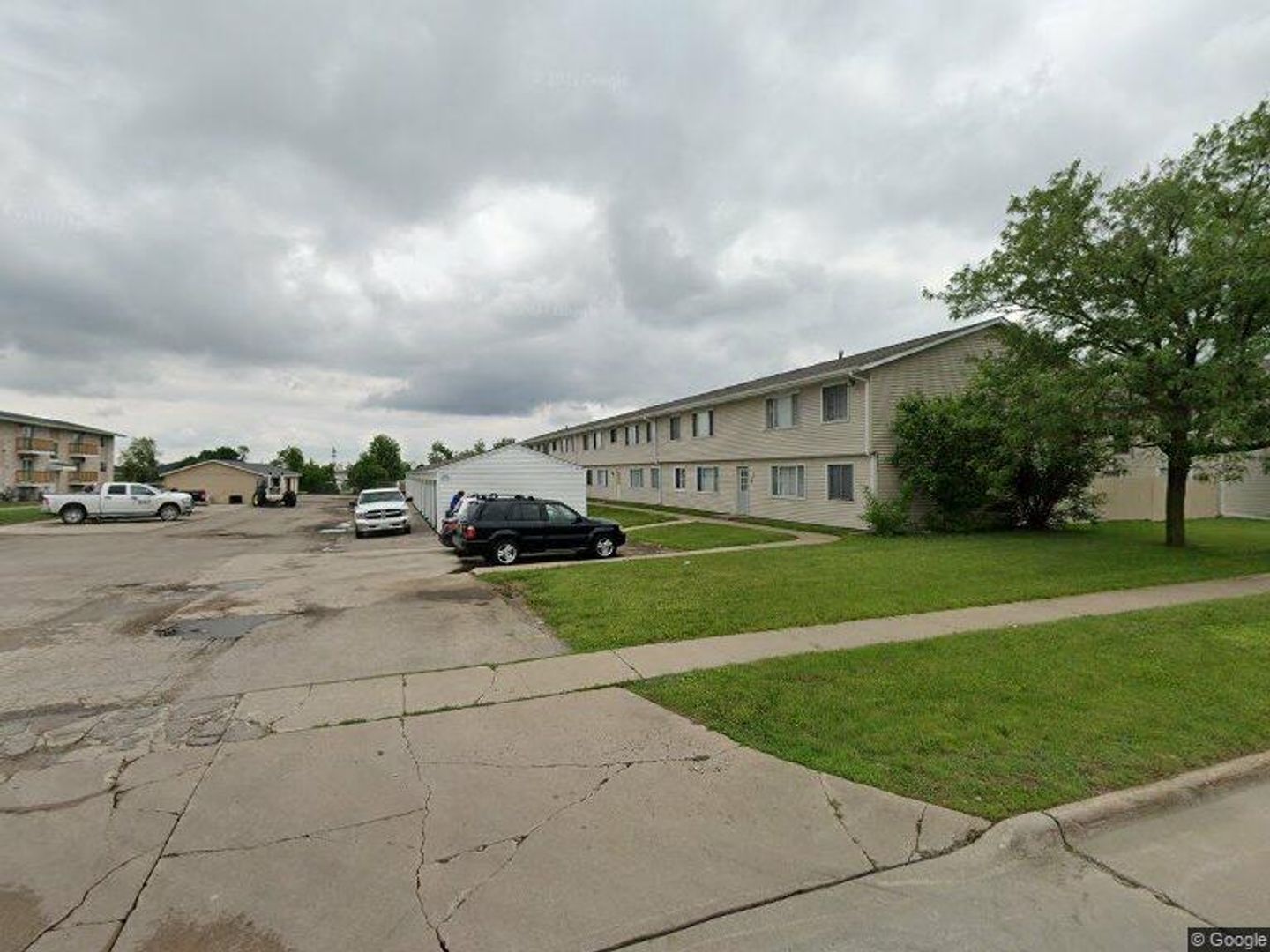 Cedar Rapids Apartment: 3731 12th Ave SW