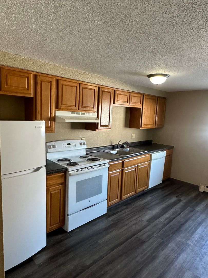 Cedar Rapids Apartment: 1601 30th St NW